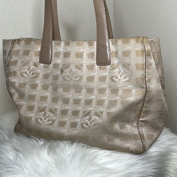 💯Authentic Chanel Tote Bag🍀 - Picture 3 of 15